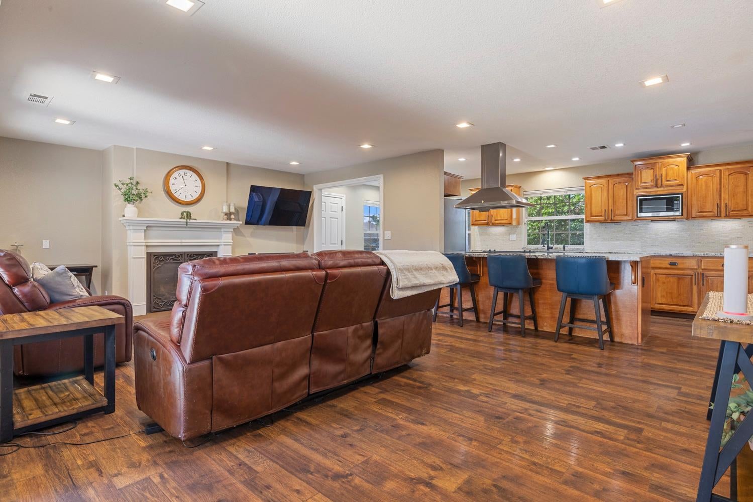 1900 Lakeshore Drive