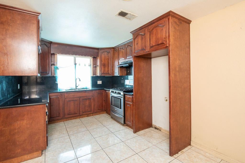 309 Lovell Way