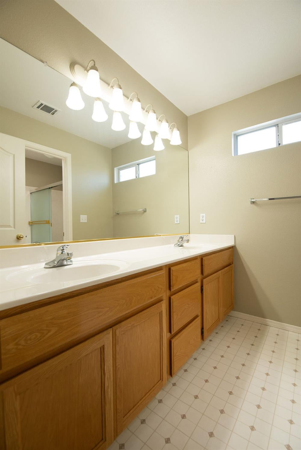 1500 Scenic Drive 23