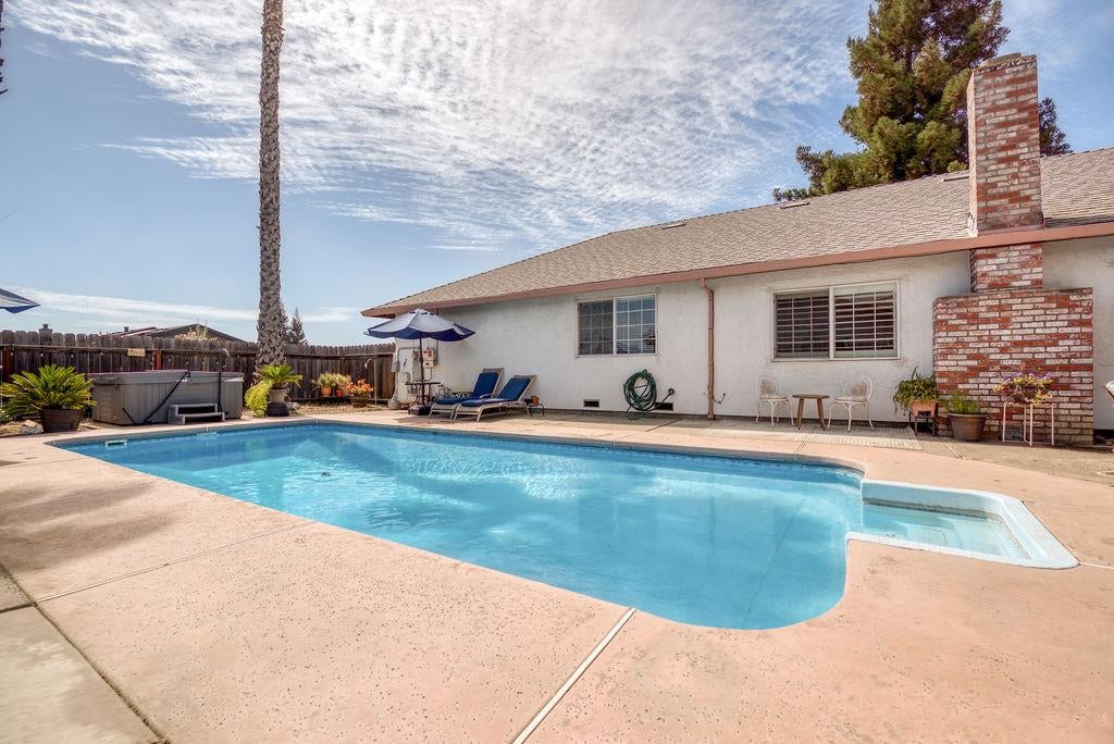 512 Thompson Way