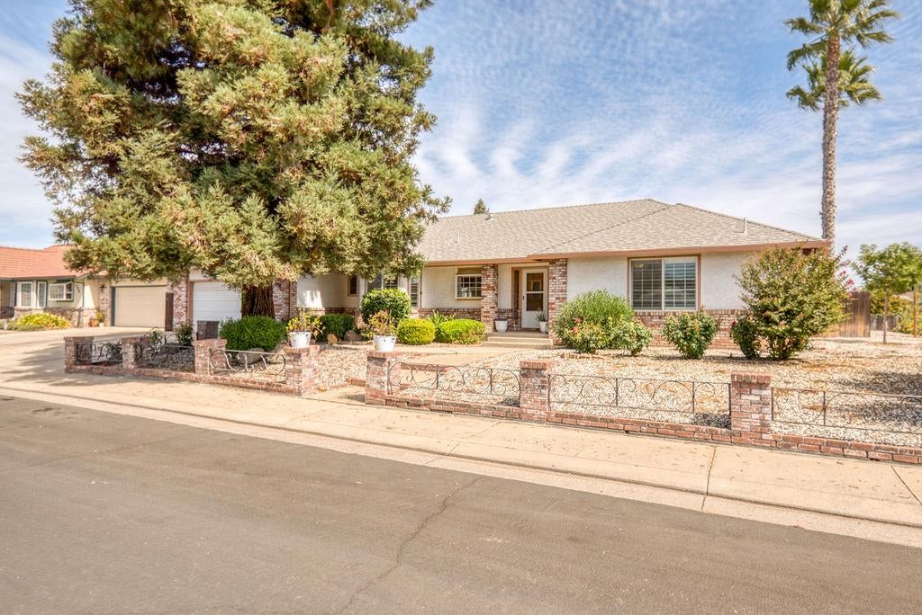 512 Thompson Way