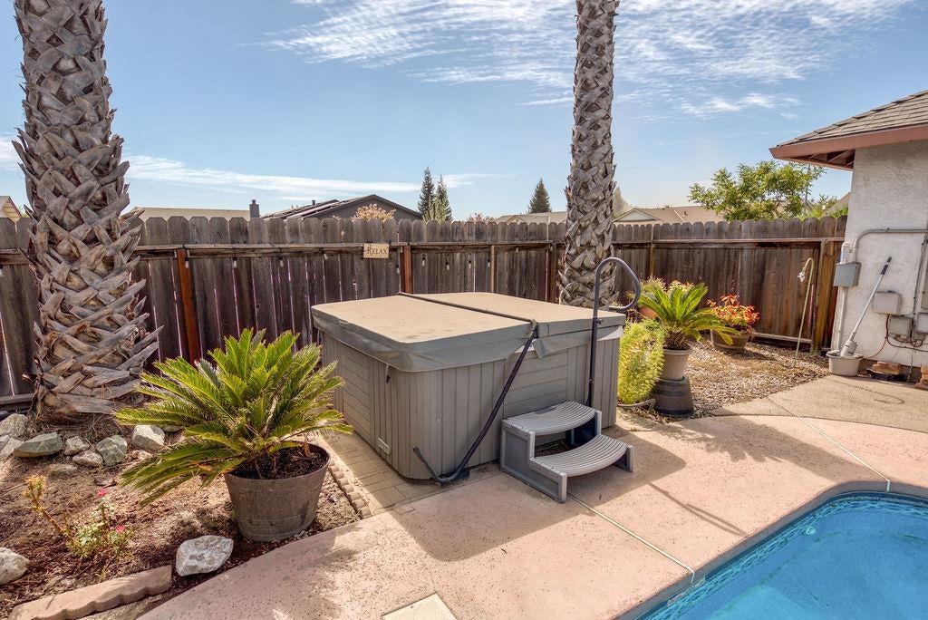 512 Thompson Way
