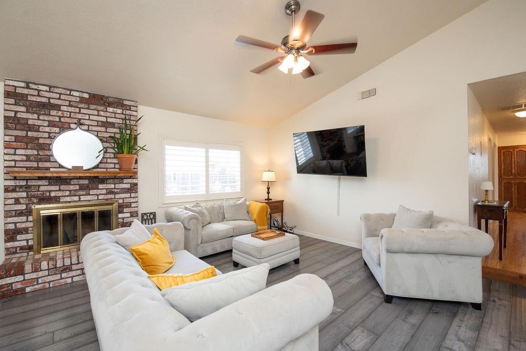 512 Thompson Way