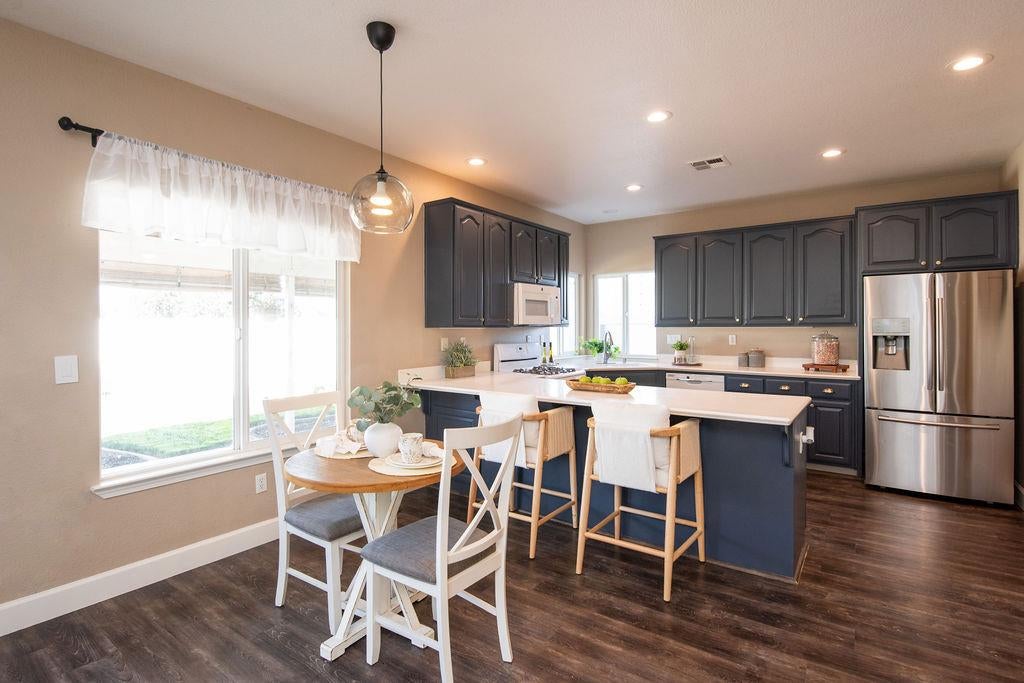 748 Valley View Drive