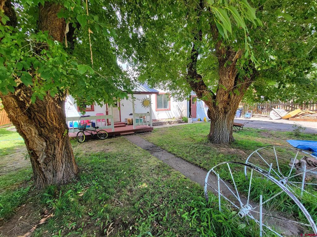 3265 E 4th