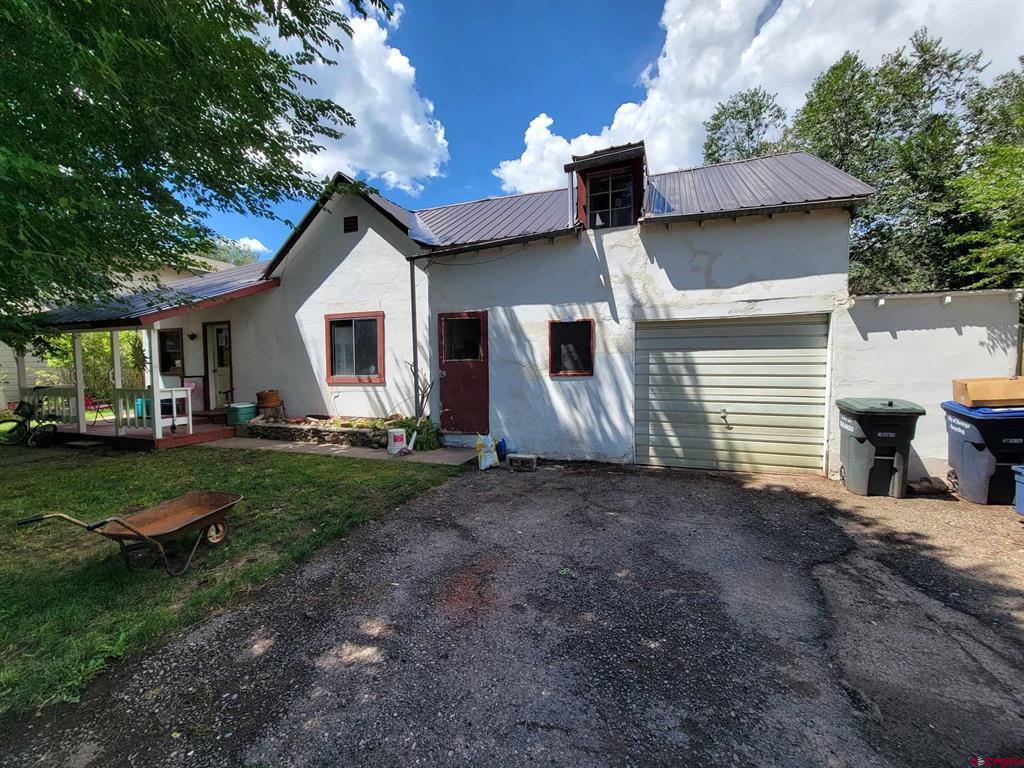 3265 E 4th