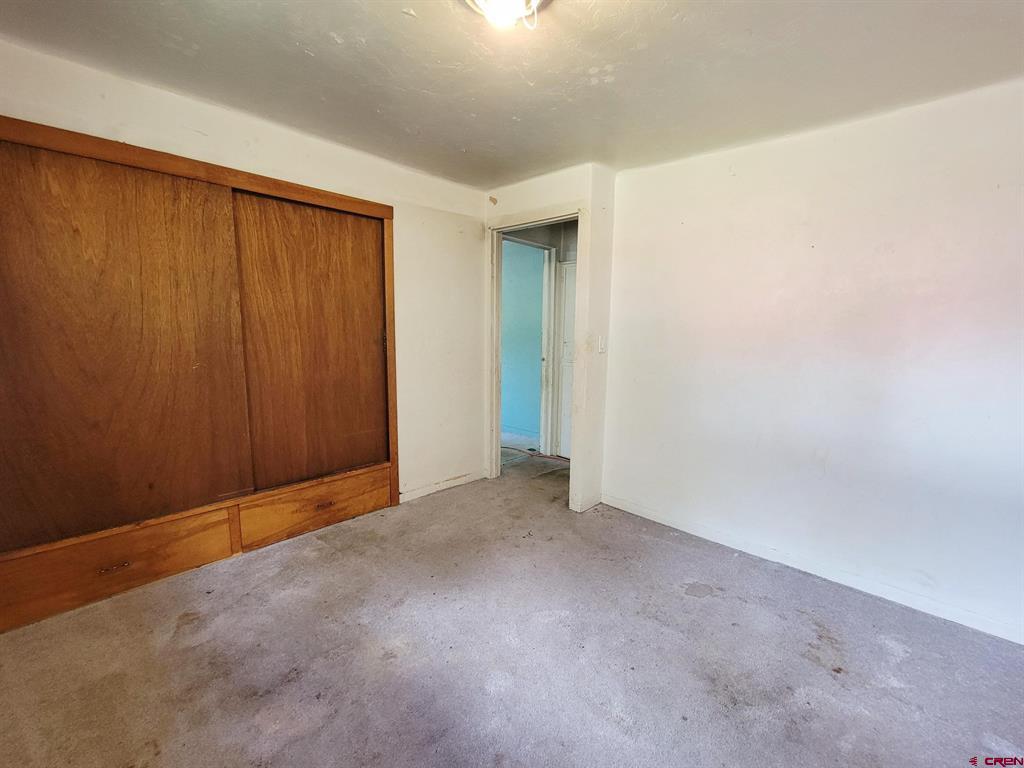 3265 E 4th