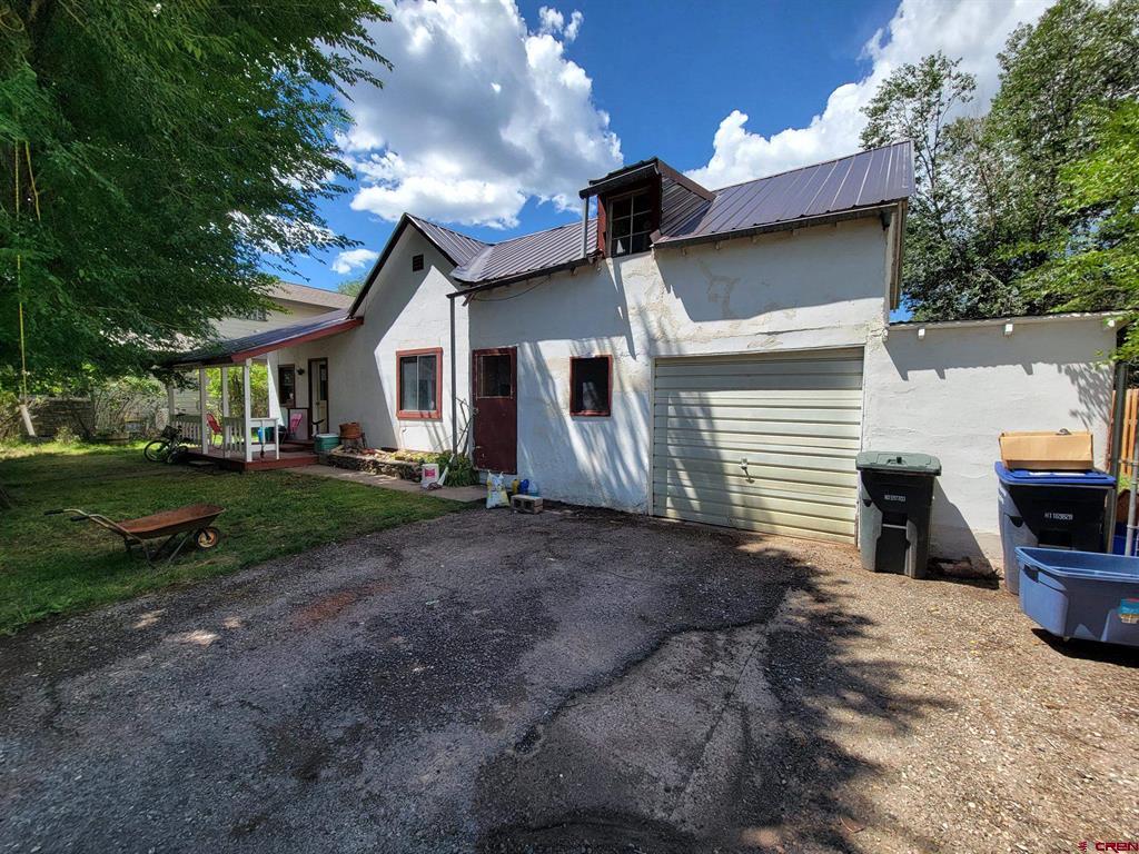 3265 E 4th