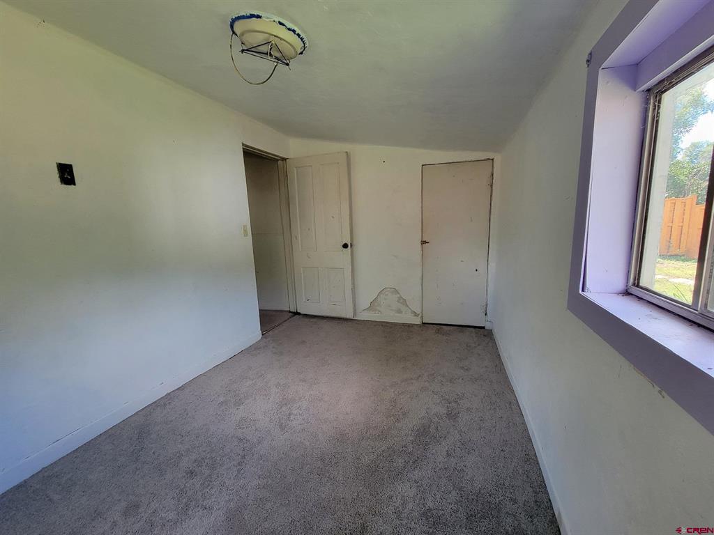 3265 E 4th