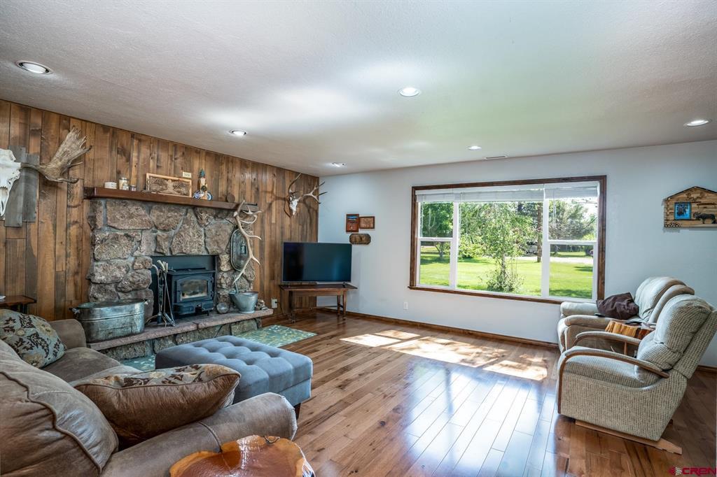 548 N Mountain View Drive