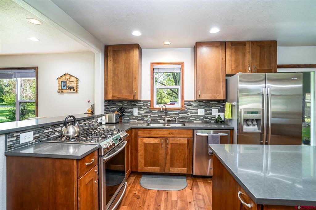 548 N Mountain View Drive