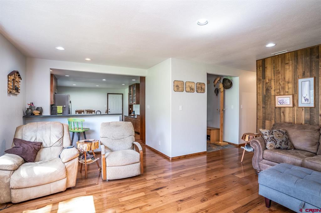 548 N Mountain View Drive