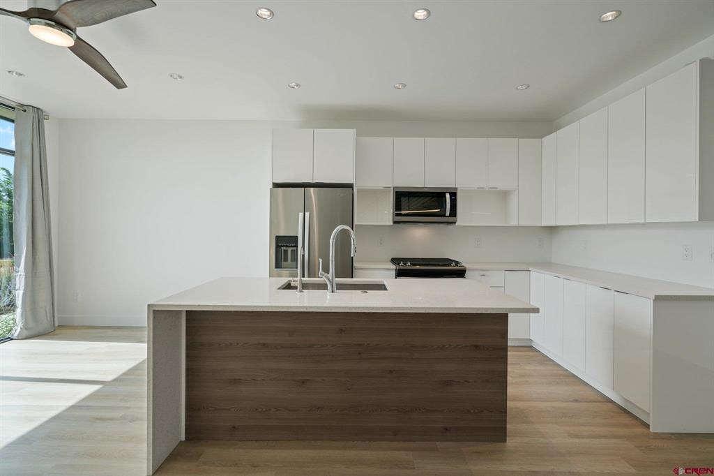 123 Pioneer Ave