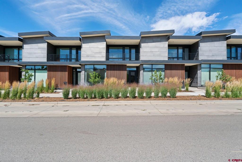 123 Pioneer Ave