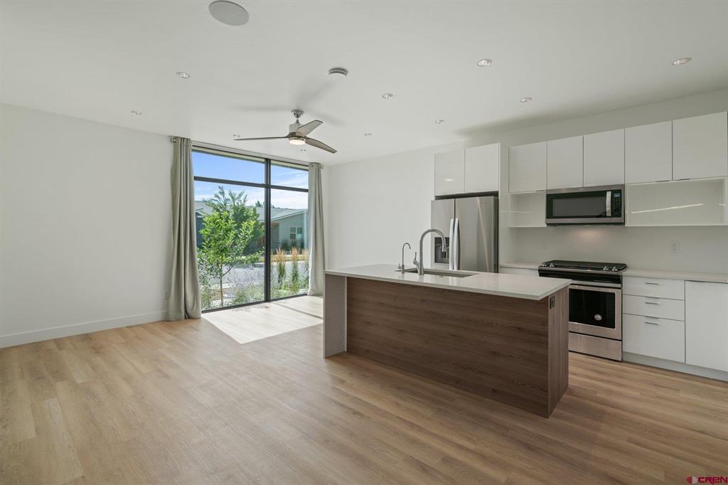 123 Pioneer Ave
