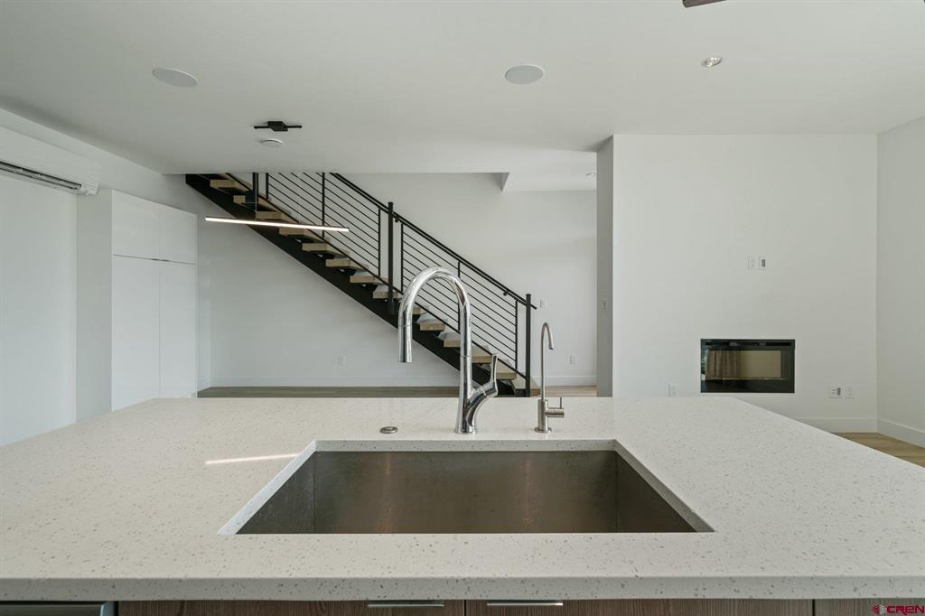 123 Pioneer Ave