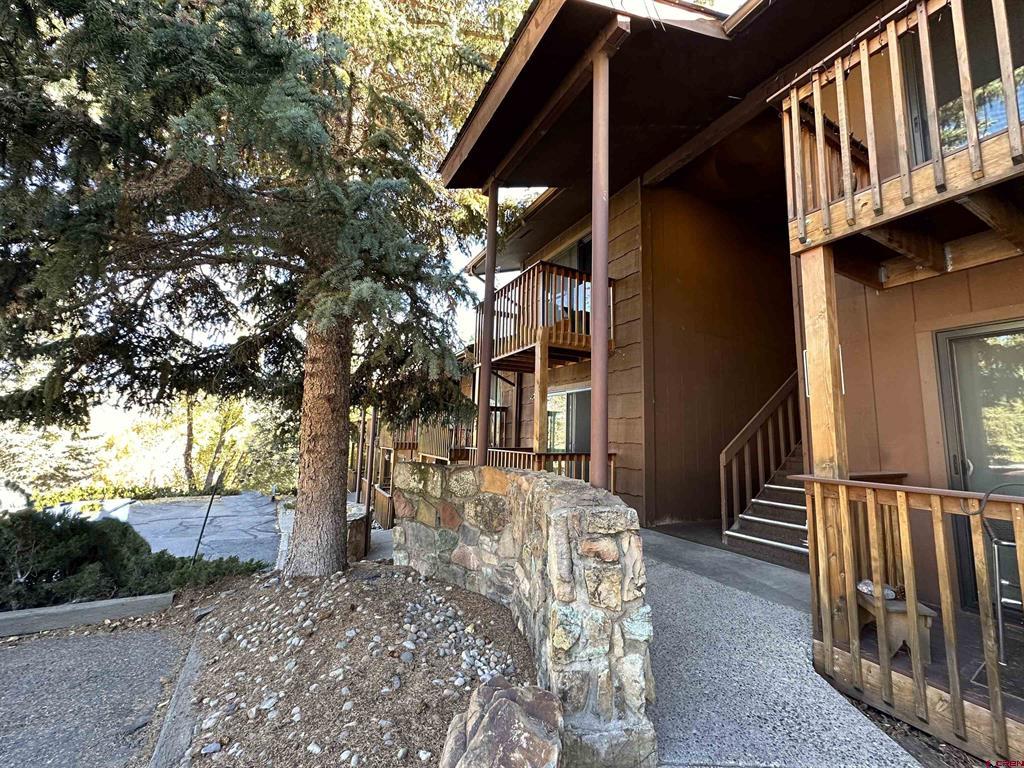 300 W 32nd St   #205 Unit: 205