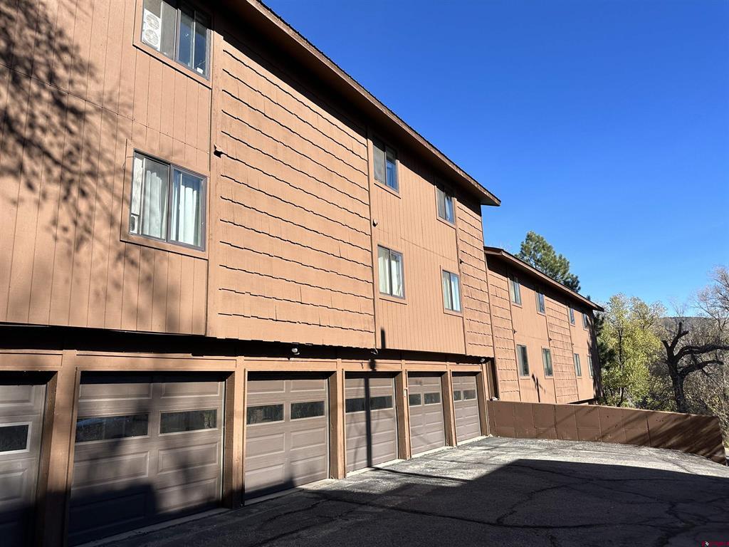 300 W 32nd St   #205 Unit: 205