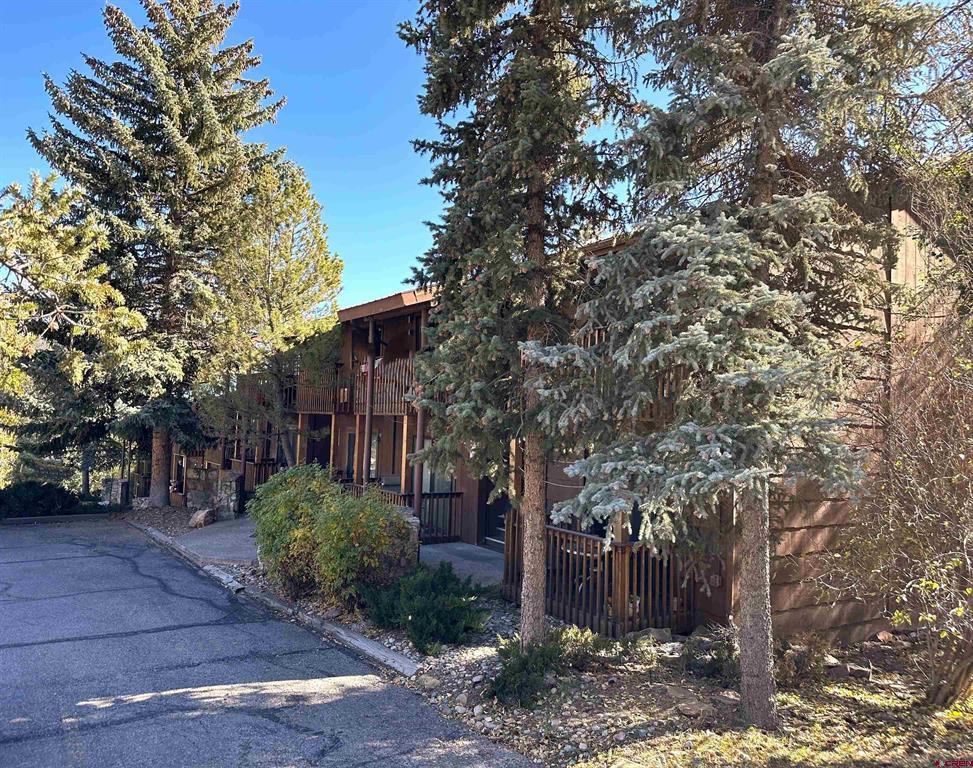 300 W 32nd  Unit 208 Unit: 208