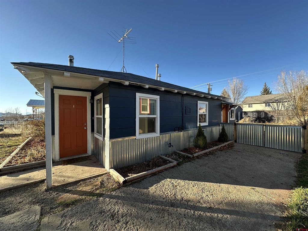 806 W Grand Ave