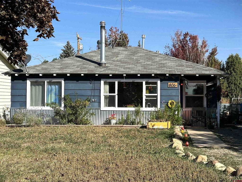 806 W Grand Ave
