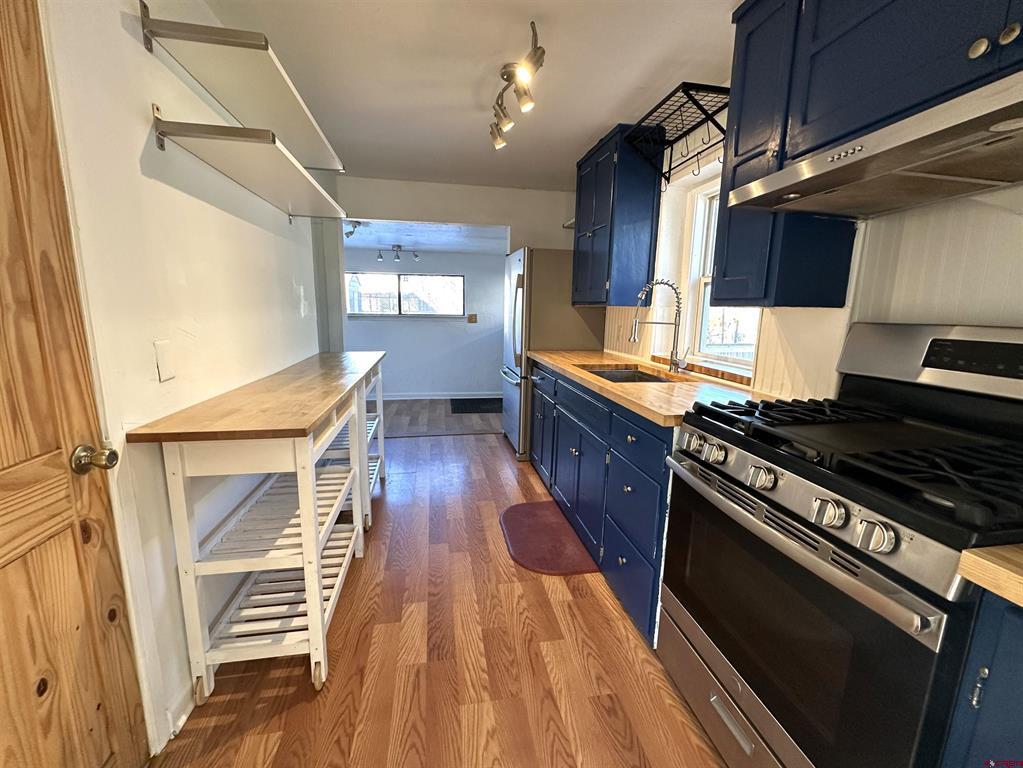 806 W Grand Ave