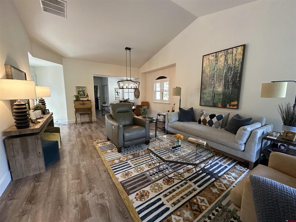 30 Cypress Ct