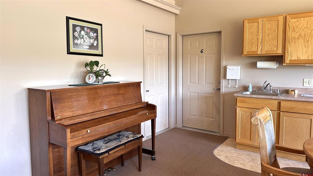 35 Sunshine Ct Unit: 6