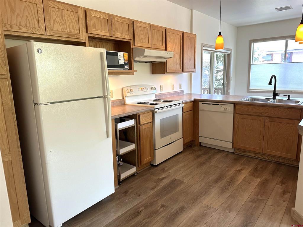 35 Sunshine Ct Unit: 6