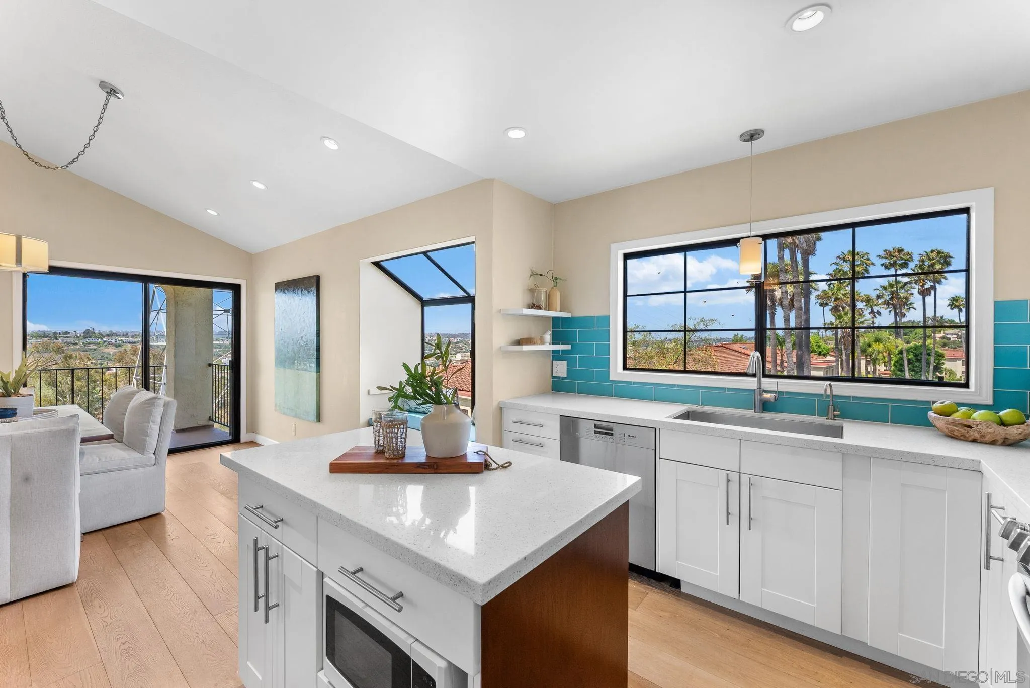 3127 Vista Rica
