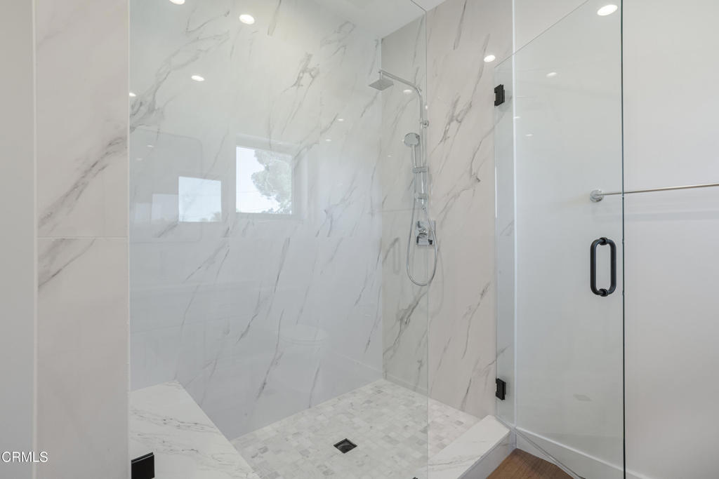 136 N Oakview Drive 102