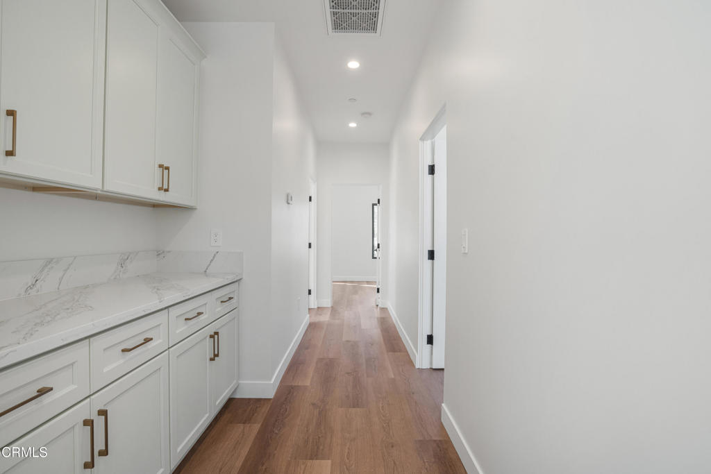 136 N Oakview Drive 102