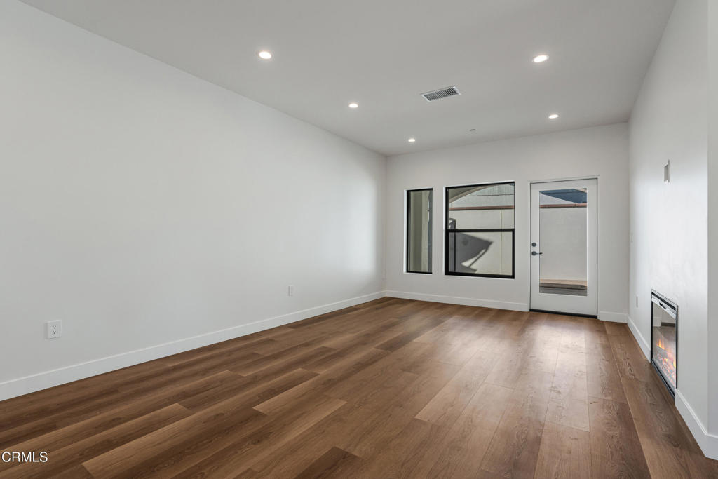 136 N Oakview Drive 102