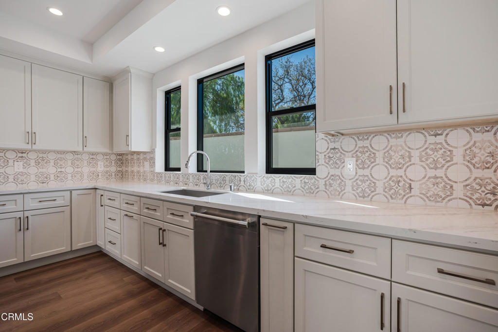 136 N Oakview Drive 102