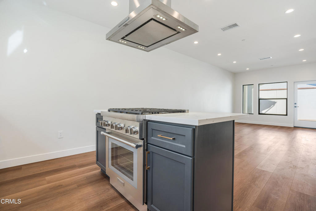 136 N Oakview Drive 102