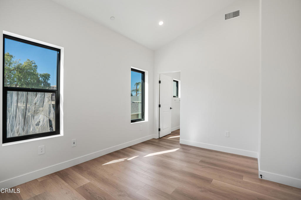 136 N Oakview Drive 102