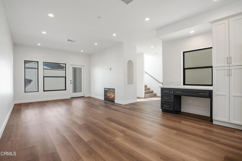 136 N Oakview Drive 102