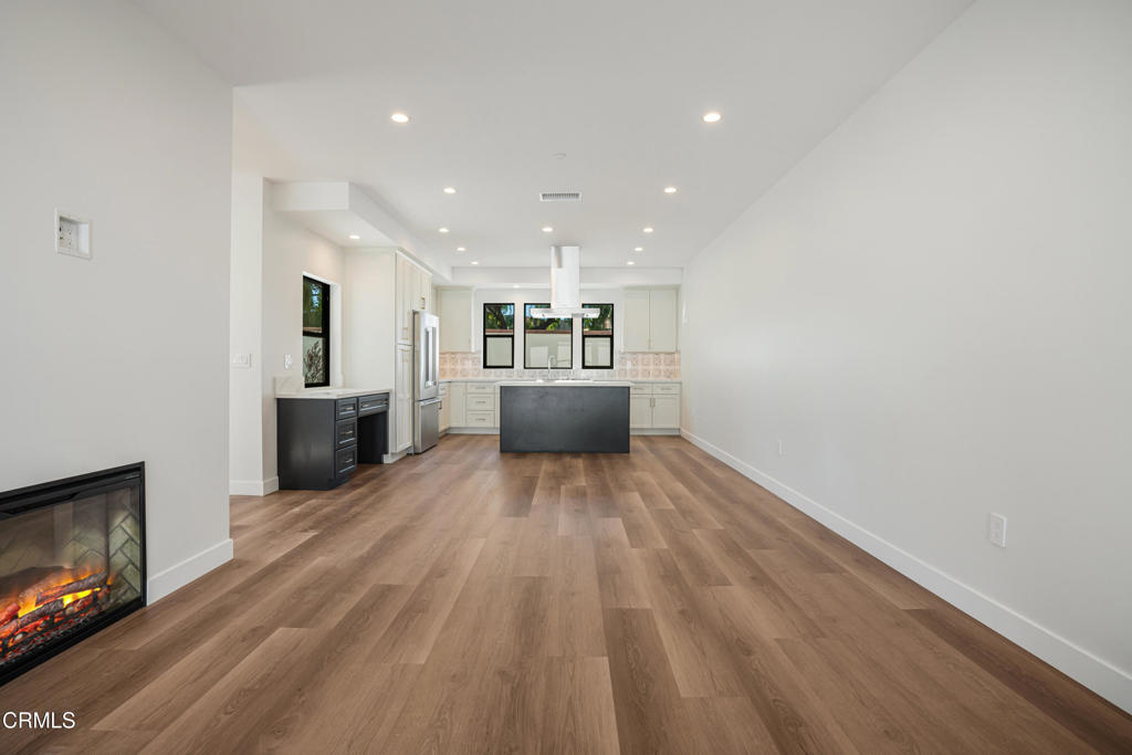 136 N Oakview Drive 102