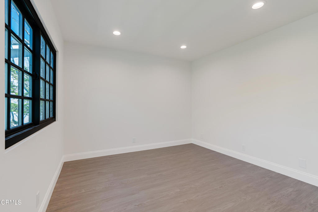 1093 Evenstar Avenue