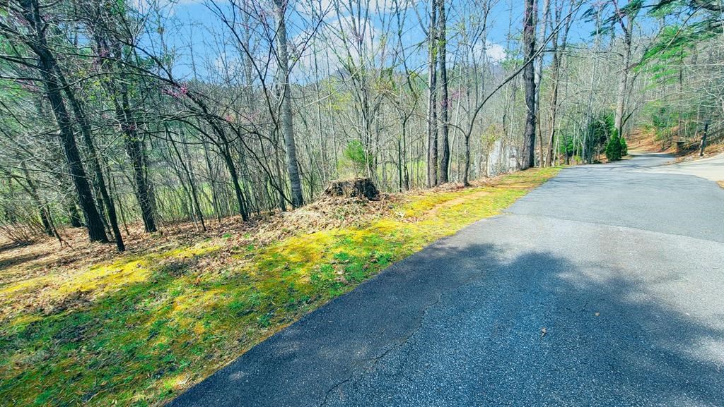 44 Whispering Pines Trl
