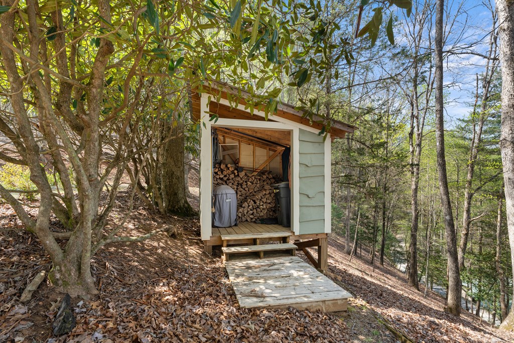 1228 Lowery Ln