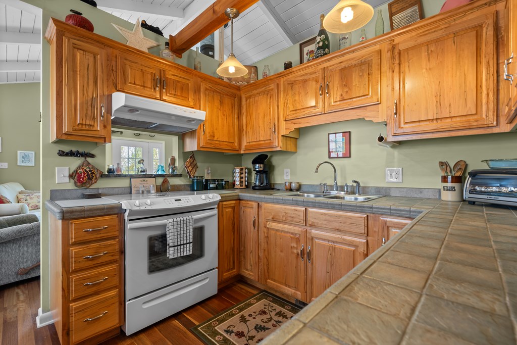 1228 Lowery Ln