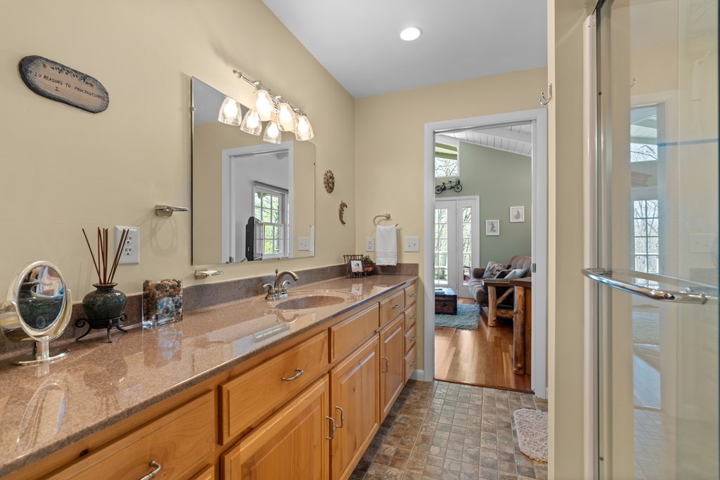 1228 Lowery Ln