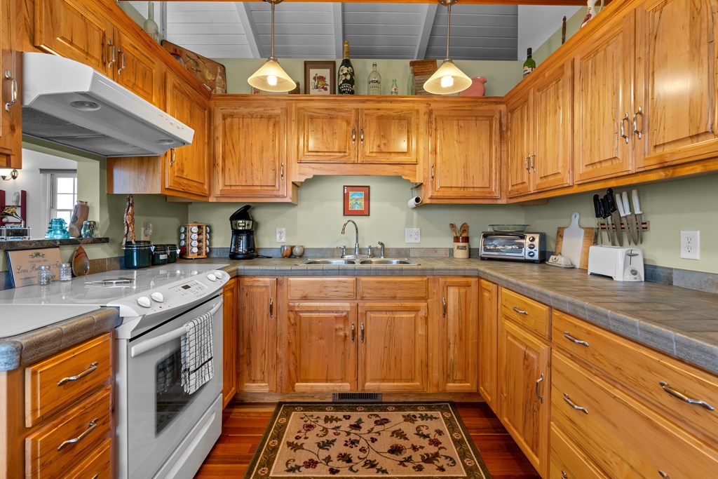 1228 Lowery Ln