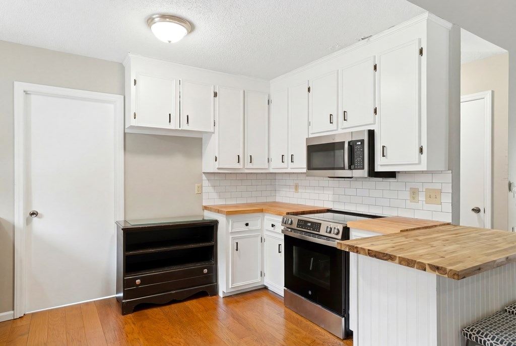 220 Laurel Dr