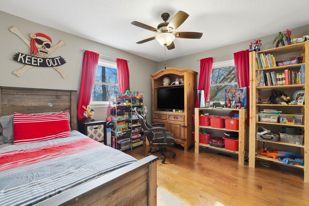 220 Laurel Dr