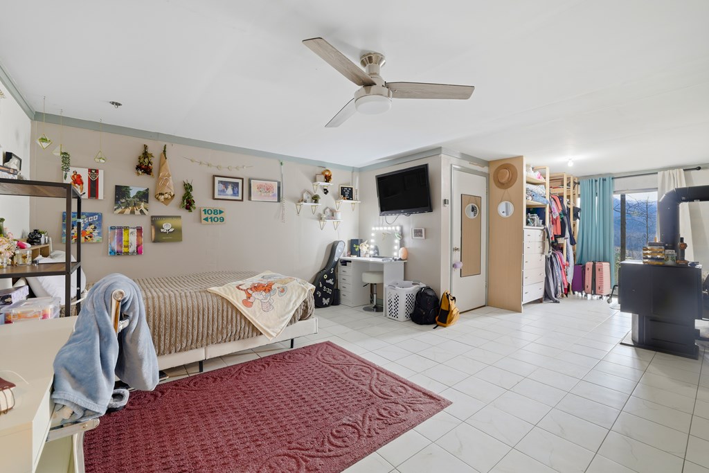 220 Laurel Dr