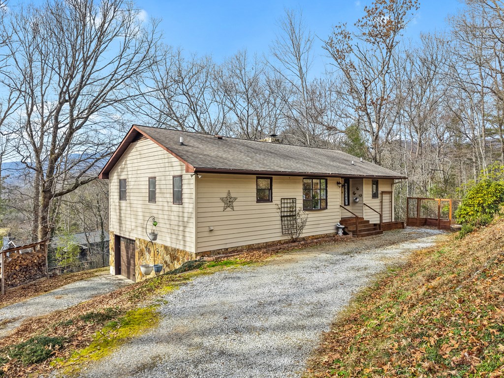 220 Laurel Dr