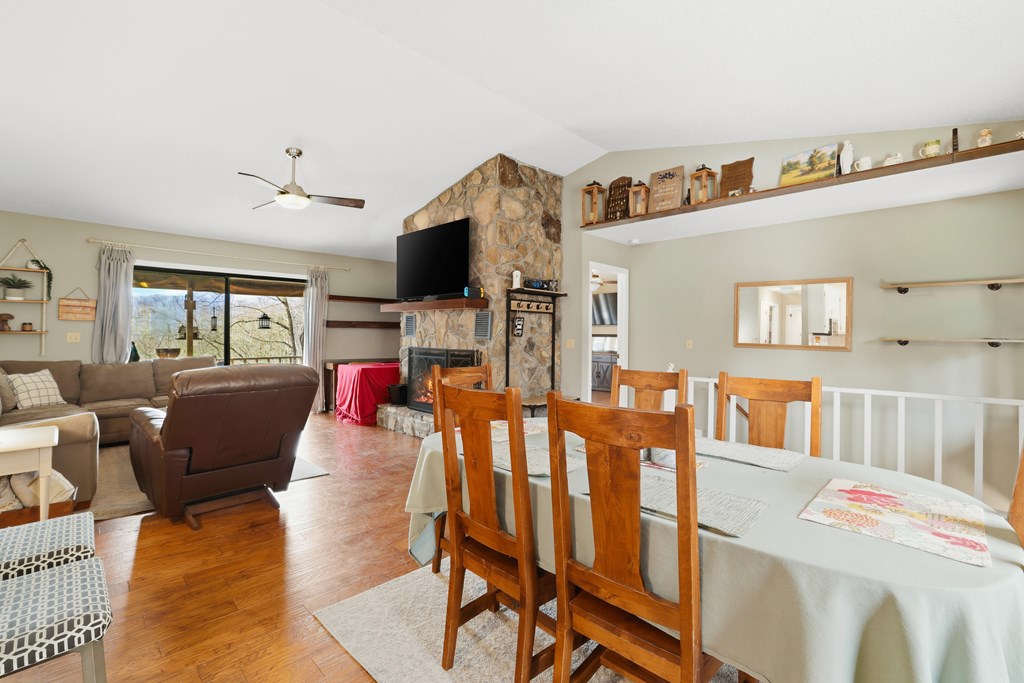 220 Laurel Dr