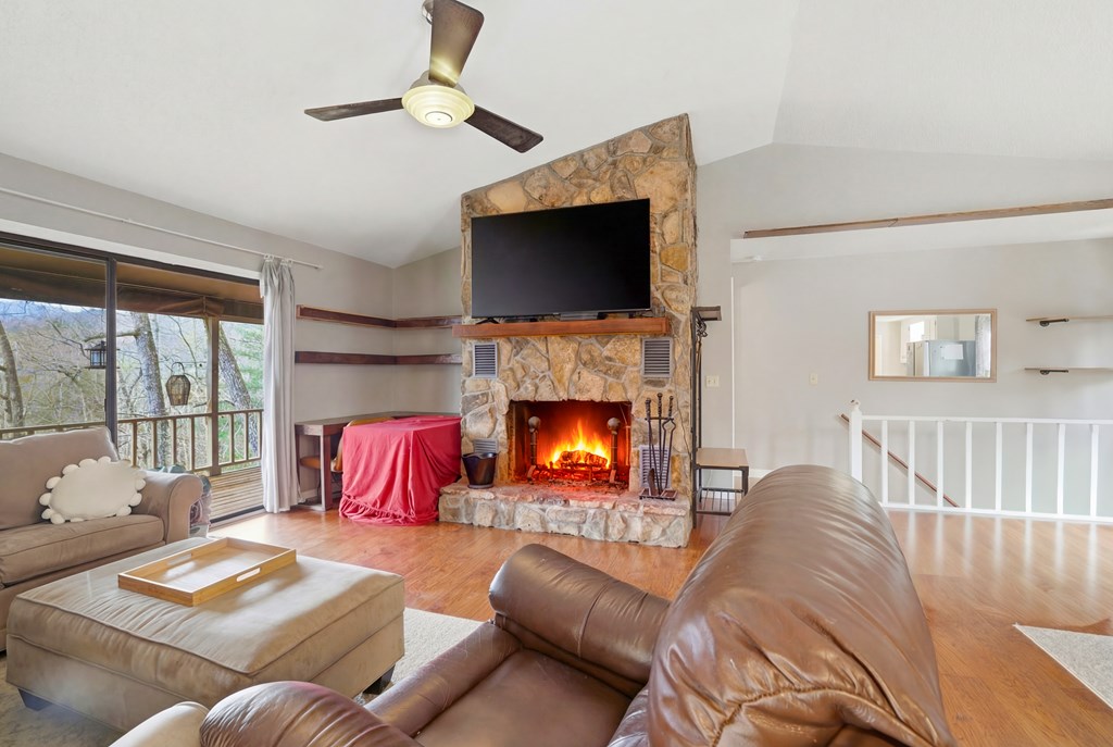 220 Laurel Dr